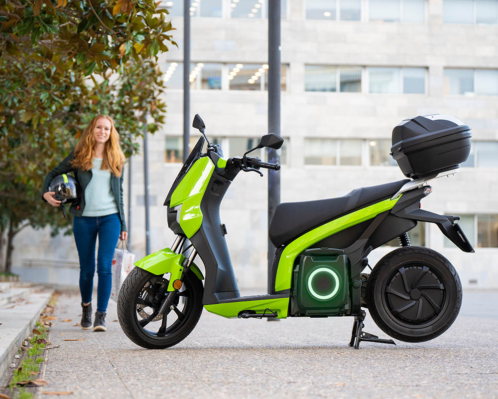 Elektrikli Motor İçin Ehliyet Gerekir mi? - Deniz Riding Academy